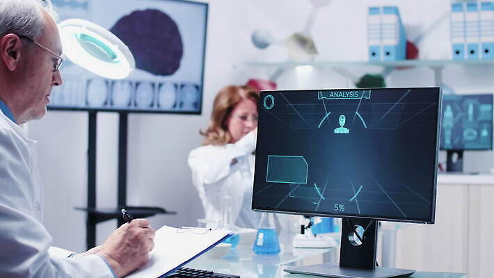 직업 여자 남자 산업 과학 건강 현미경 실험 사람 사람없음 스터디 컴퓨터 약 스크린 장비 의사 코트 업무 작업 그룹 센터 실험실 연구원 과학자 분석 시설 생물학 튜브 공학 발견 조제 개발 돌봄 백신 유전 화학자 4K MOV 해외동영상 클립영상 교육 컨셉 의학 모션 실험기구 전자제품 학습 외투 의료진 만들기 동영상 학자 파일형식