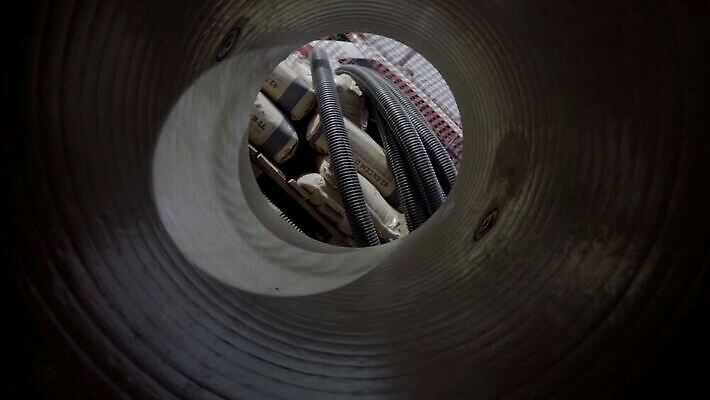 모양 산업 컨셉 곡선 공장 모션 추상 미래 건설업 직장 통 사람없음 앞모습 기계 흐름 소용돌이 원형 구멍 개울 터널 제조 천 시설 파이프 튜브 무거움 기하학 방법 실린더 파이프라인 미니멀 MOV 해외동영상 클립영상 도형 길 선 뷰포인트 무늬 회사 공업 강 회오리 직물 무게 파이프_관 동영상 파일형식