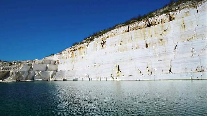 산업 지구 호수 자연 산 사람없음 물 파란색 뷰티 블록 크리스탈 자르기 발굴 대리석 마케도니아 인공 지질학 채석 추출 터키석 4K MP4 해외동영상 클립영상 자연요소 교육 컬러 재료 모션 광석 보석 생태계 동영상 파일형식 남유럽