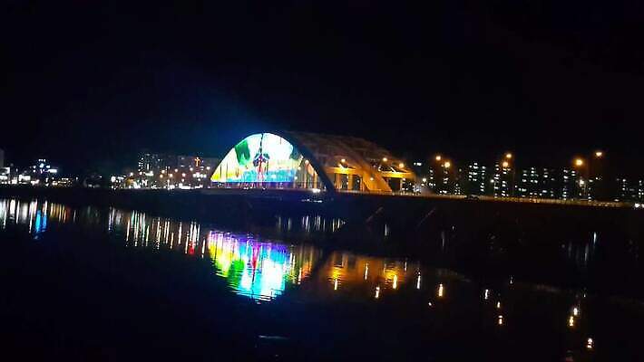 유럽 아시아 바다 여행 건축양식 전등 조명 한국 동양인 풍경 사람없음 건물 물 도시풍경 반사 여행객 탑 항구 고층빌딩 새벽 도시 만 보트 도심 야간 저녁 장면 스카이라인 석호 빛망울 랜드마크 4K MOV 해외동영상 클립영상 자연요소 건축물 건축 나라 배_교통 교통시설 사람 인종 빌딩 빛 동영상 파일형식