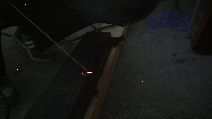 직업 산업 공장 불 불꽃 노동자 기술 가면 안전 사람없음 금속 공구 업무 뜨거움 수리 연기 제조 보호 철 가스 공예가 알루미늄 용접 용접공 철강 4K MP4 해외동영상 클립영상 자연요소 컨셉 공업 재질 도구 작업 동영상 파일형식