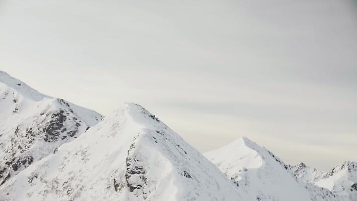 나무 구름 라이프스타일 여행 겨울 모션 자연 하늘 휴가 산 안테나 풍경 사람없음 야외 환경 얼음 추위 흰색 시골 헬리콥터 숲 북극 서리 시베리아 1인칭시점 4K MOV 해외동영상 클립영상 자연요소 식물 시선 계절 컬러 통신 비행기 생활 극지방 생태계 동영상 파일형식