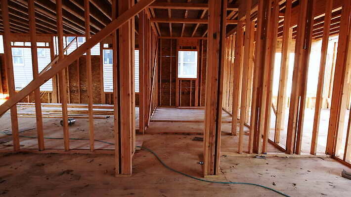 디자인 외관 산업 캐나다 아파트 주택 프레임 건설업 사람없음 목재 빛 미국 건설현장 수리 투자 목공예 콘도 뼈대 잡동사니 개발 복원 리모델링 수목 합판 4K MOV 해외동영상 클립영상 나무 북아메리카 비즈니스 재료 숙소 건물 공예 동영상 파일형식