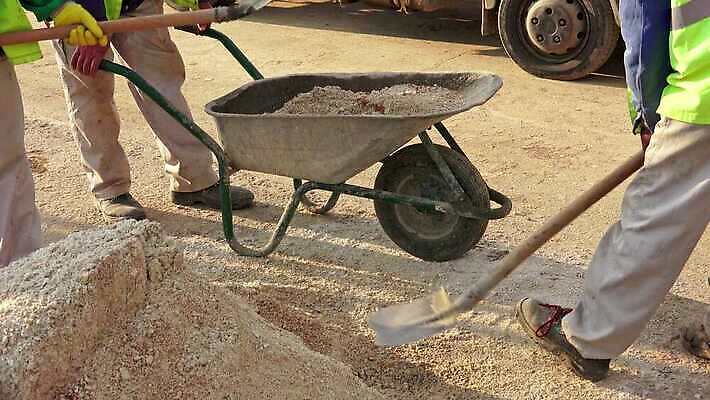 직업 산업 도로 지구 모래 포즈 건축양식 노동자 사람없음 건물 힘 기계 흙 장비 건설현장 화물 업무 바퀴 땅 굴착기 국자 짐차 지하 무거움 땅파기 의무 조작 1인칭시점 4K HD MP4 해외동영상 클립영상 건축물 시선 건축 길 교통시설 자동차 주방용품 건설업 운송업 작업 중장비 무게 동영상 파일형식