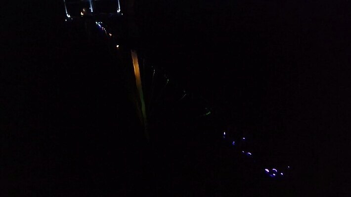 유럽 아시아 바다 여행 건축양식 전등 조명 한국 동양인 풍경 사람없음 건물 물 도시풍경 반사 여행객 탑 항구 고층빌딩 새벽 도시 만 보트 도심 야간 저녁 장면 스카이라인 석호 빛망울 랜드마크 MOV 해외동영상 클립영상 자연요소 건축물 건축 나라 배_교통 교통시설 사람 인종 빌딩 빛 동영상 파일형식