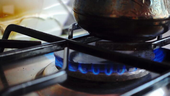 전통 커피 음료 음식 백그라운드 주방용품 아침 불 불꽃 주택 실내 손잡이 요리 사람없음 갈색 금속 주방 힘 카페 장비 수확 뜨거움 아침식사 냄비 난로 철 오브젝트 준비 가스 내추럴 연소 구리 양조 철강 핸드메이드 MOV 튀르키예 해외동영상 클립영상 주간 자연요소 아시아 컬러 생활용품 농업 재질 내부 건물 상점 식사 원소 솥 난방기 동영상 파일형식