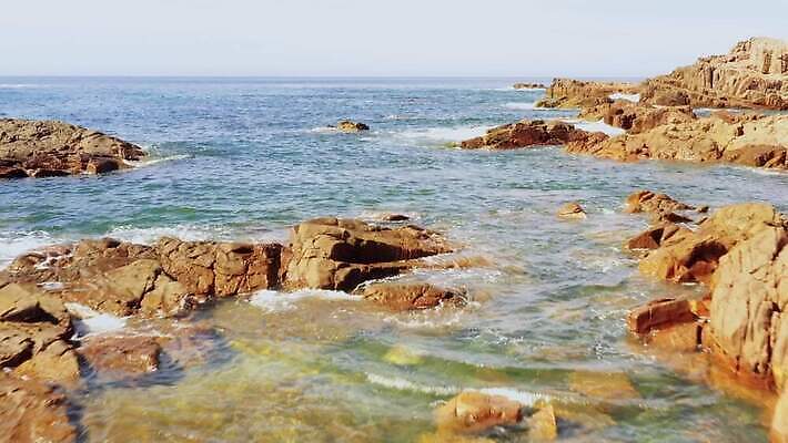 파도 바다 여행 자연 조류 하늘 안테나 풍경 사람없음 야외 물 여름 파란색 갈색 여행객 환경 호주 땅 머리위 암초 동영상 드론 해일 4K MP4 해외동영상 클립영상 자연요소 동물 계절 컬러 통신 사람 오세아니아 자연재해 생태계 파일형식