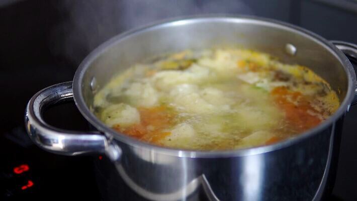 접시 음식 다이어트 채소 재료 밥 양파 뼈 주택 파슬리 요리 사람없음 아웃포커스 초록색 물 주방 식사 치킨 튀김 흰색 신선 오픈 뜨거움 수프 냄비 주식 난로 찌개 먹기 국수 준비 뿌리 발효 라임 레시피 후추 성분 샬롯 비건 4K MP4 해외동영상 클립영상 자연요소 식기 컬러 과일 모션 촬영기법 건강 건물 금융 면류 솥 난방기 향신료 동영상 닭고기요리 채식주의자 파일형식