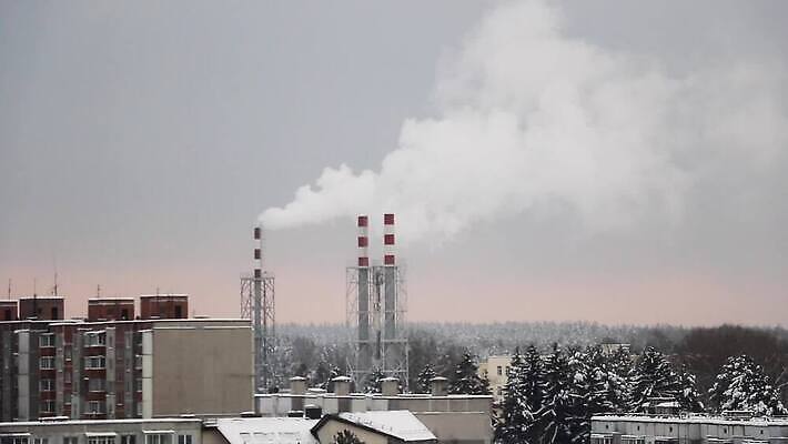 산업 백그라운드 겨울 건축양식 공장 자연 하늘 지붕 주택 안테나 굴뚝 풍경 사람없음 야외 건물 글로벌 환경 힘 에너지 추위 흰색 도시 뜨거움 오염 역 큼 상승 가스 난방 타운 소비에트 스모그 우크라이나 이산화탄소 MOV 해외동영상 클립영상 건축물 계절 건축 유럽 컬러 컨셉 통신 공업 교통시설 크기 생태계 동영상 파일형식