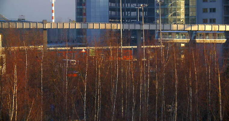 나무 공공시설 유럽 여행 교통시설 거리 독일 사람없음 야외 건물 도시풍경 기차 도시 벌거벗은 선로 4K MOV 해외동영상 클립영상 식물 건축물 나라 육상교통 교통 대중교통 풍경 시설 동영상 파일형식