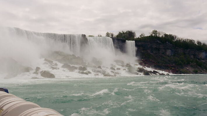 여행 캐나다 자연 조류 항해 사람없음 건물 물 힘 봄 거품 절벽 폭포 안개 보트 떨어짐 내추럴 랜드마크 명승지 힘찬 4K MOV 해외동영상 클립영상 자연요소 동물 건축물 계절 컨셉 북아메리카 배_교통 날씨 풍경 생태계 동영상 파일형식