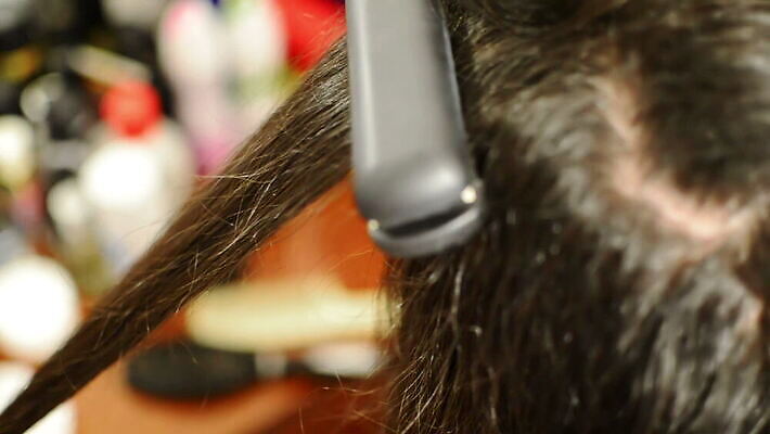 모델 헤어스타일 손 여자 얼굴 갈색머리 건강 사람없음 뷰티 갈색 유행 상점 장비 흰색 플랫 미용사 이발 철 다리미질 돌봄 스타일리스트 스타일링 직진 스타일 MOV 해외동영상 클립영상 직업 컬러 모션 사람 신체부위 동영상 파일형식