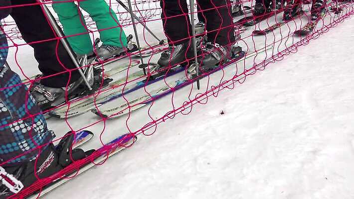 계절 선 스포츠 여행 백그라운드 겨울 자연 하늘 휴가 스키 산 사람 경사 사람없음 파란색 여행객 흰색 스노우보드 기다림 역 휴양지 알프스 각도 리프트 스키선수 불가리아 1인칭시점 4K 반스코 MP4 해외동영상 클립영상 시선 유럽 컬러 교통시설 모션 겨울스포츠 운동선수 장소 보드_스포츠 생태계 동영상 파일형식 남유럽