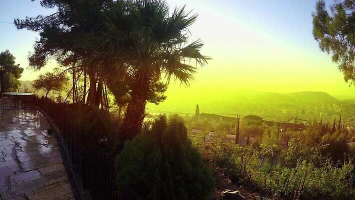 전통 아시아 기독교 종교 여행 건축양식 주택 파노라마 풍경 사람없음 건물 도시풍경 교회 여행객 일몰 도시 예수 영혼 중앙 이슬람교 땅 언덕 신성 지역 타운 동쪽 스카이라인 바실리카 사당 숭배 아랍어 이스라엘 팔레스타인 4K MP4 해외동영상 클립영상 건축물 건축 나라 중동 종교건축 촬영기법 사람 노을 신_종교 방향 동영상 서아시아 파일형식