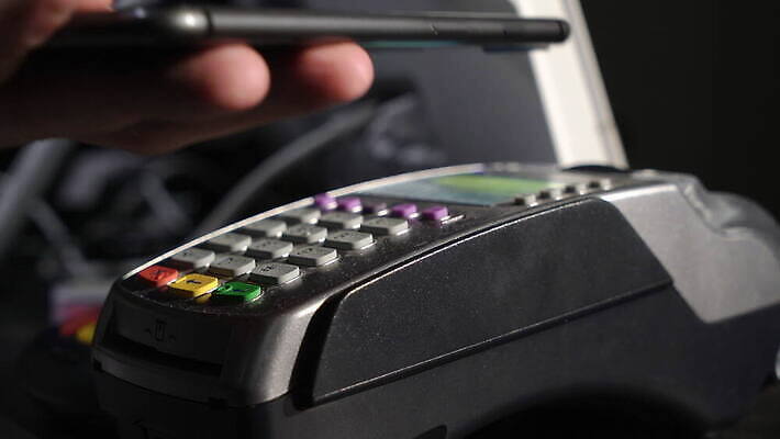 손 돈 비즈니스 모바일 실내 사람 사람없음 금융 스마트폰 쇼핑 세일 상점 기계 키보드 신용카드 구매 플라스틱 계산대 고객 서비스 상업 전자 결제 소매 ATM 계산원 부티크 인출 체크아웃 터미널 4K MOV 해외동영상 클립영상 직업 재질 내부 신체부위 경제 핸드폰 스마트기기 재산 동영상 파일형식