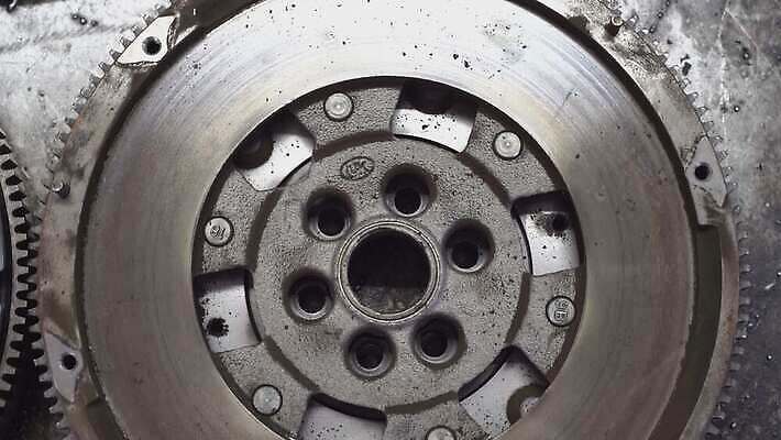 접시 산업 백그라운드 부분 교통시설 자동차 새로움 사람없음 세트 상점 금속 힘 기계 흰색 바퀴 수리 브레이크 묘사 서비스 전염 충격 모음 엔진 정비공 기어 모터 조립 고립 교체 베어링 압력 자동 차고 철강 필터 4K MOV 해외동영상 클립영상 식기 육상교통 컬러 교통 컨셉 재질 한글 기술자 질병 시설 감염 동영상 파일형식