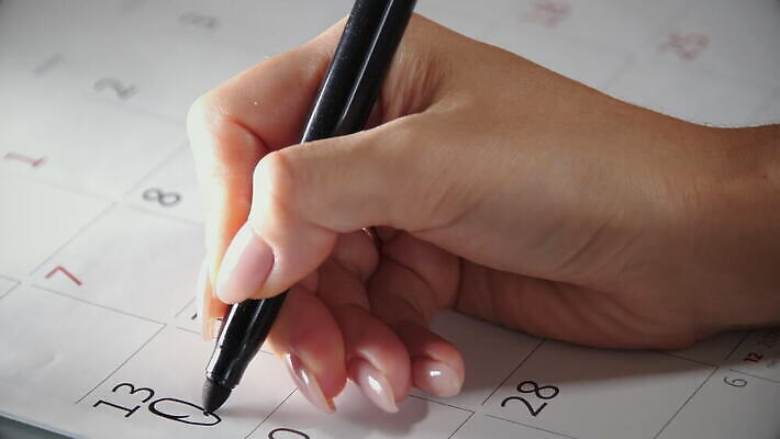 백그라운드 컨셉 건강 사람없음 경제 약 검은색 희망 달력 업무 열 바이러스 보호 계획 질병 위험 무서움 4월 5월 지루함 감염 취소 고립 우울증 전염병 치유 사스 코로나바이러스 4K MOV 해외동영상 클립영상 감정 컬러 의학 작업 날짜 동영상 파일형식