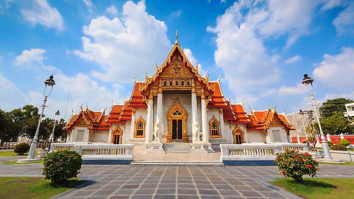 구름 외관 아시아 종교 문화 여행 백그라운드 이동 불교 건축양식 태국 하늘 미술 풍경 사람없음 건물 장식 파란색 뷰티 동남아시아 놀람 궁전 바위 흰색 사찰 역사 황금 질감 방콕 대리석 수도원 랜드마크 숭배 옛날 인기 4K 타임랩스 MOV 해외동영상 클립영상 자연요소 건축물 건축 감정 나라 컬러 컨셉 고건축 재료 종교건축 문화예술 촬영기법 표정 돌_바위 동영상 파일형식