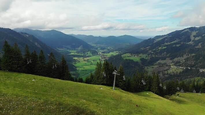 여행 백그라운드 자연 하늘 휴가 산 독일 안테나 파노라마 사람없음 야외 초록색 파란색 마을 계곡 시골 정상 숲 고도 언덕 스카이라인 바이에른 바이에른사람 4K MOV 해외동영상 클립영상 유럽 컬러 통신 촬영기법 생태계 동영상 파일형식