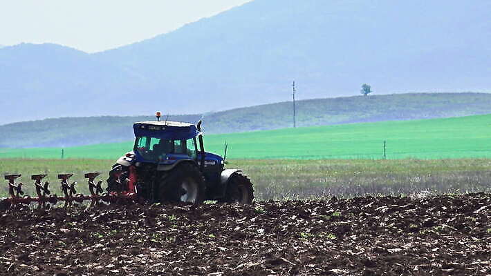직업 지구 밭 농업 기술 풍경 사람없음 여름 농장 경작 농사 기계 흙 봄 과학기술 가을 기둥 업무 농부 땅 만족 무역 준비 만들기 봉 트랙터 공학 땅바닥 밭일 생태학 4K MOV 해외동영상 클립영상 계절 교육 건축 감정 산업 모션 바닥 작업 농기계 특수차량 동영상 파일형식