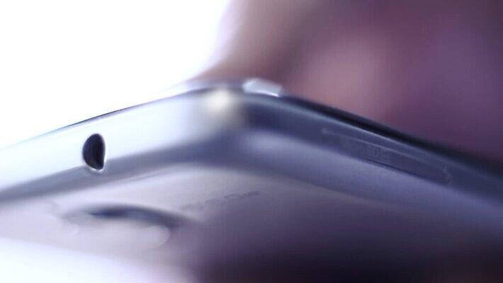 직업 손 남자 문화 음악 통신 손가락 탁자 모바일 기술 사람 사람없음 야외 핸드폰 글로벌 디지털 스크린 공백 장비 터치 흰색 잡기 닫기 미끄러짐 연결 플라스틱 무선전화기 전화기 스마트 전자 블루투스 고립 깨짐 아이폰 MOV 해외동영상 클립영상 컬러 가구 컨셉 모션 재질 문화예술 신체부위 전자제품 스마트폰 동영상 파일형식