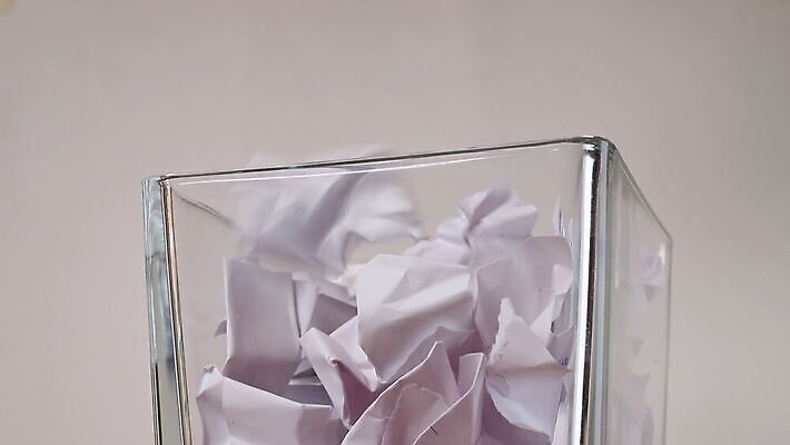 종이 백그라운드 컨셉 비즈니스 노동자 아이디어 실내 사람없음 사무실 바구니 재활용 쓰레기통 흰색 작업 주름 던지기 캔 쓰레기 폐기물 컨테이너 거절 청소 오브젝트 문제 낭비 고립 구김 중고 폐휴지 카피스페이스 MOV 해외동영상 클립영상 직업 산업 컬러 모션 내부 공백 화장지 친환경 동영상 파일형식