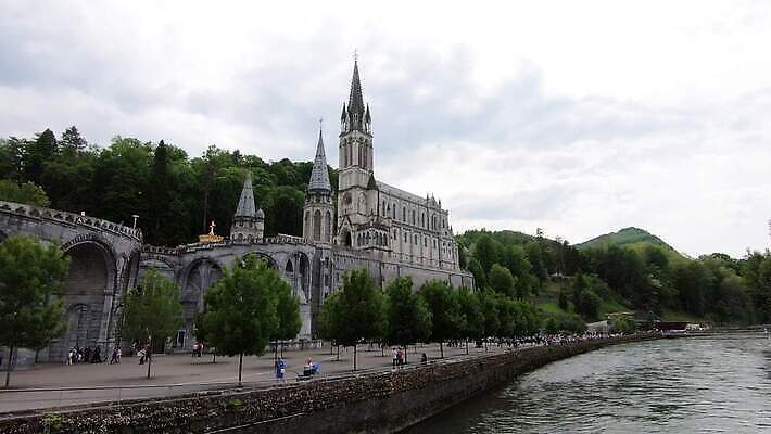 유럽 기독교 종교 여행 건축양식 사람없음 성당 교회 천주교 프랑스 기도 사찰 영혼 동굴 성자 기적 신성 묵주 프랑스어 로마인 바실리카 보호구역 사당 순례 순례자 신앙심 4K MP4 해외동영상 클립영상 문자 건축 나라 종교용품 종교건축 인종 건물 동영상 구역 파일형식