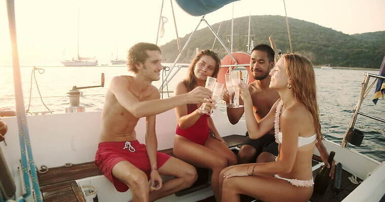 백인 라이프스타일 여자 남자 수영복 음료 여행 요트 관계 청소년 휴가 함께함 항해 앉기 동양인 여러명 20대 야외 10대 물 운동복 비키니 뷰티 와인 우정 마시기 축하 잡기 보트 재산 고급 샴페인 지중해 축배 스파클링와인 성인남자만 성인여자만 4K MOV 해외동영상 클립영상 자연요소 서양인 옷 바다 다수 컨셉 배_교통 모션 주류 사람 인종 청년 생활 금융 친구 동영상 탄산 남자만 여자만 성인만 파일형식