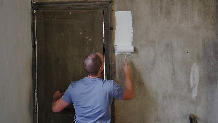 직업 벽 컬러 백그라운드 사다리 노동자 새로움 아파트 주택 기술 실내 한명 사람 성인 내부 장식 인테리어 페인트 방 장비 흰색 공구 잡기 붓 업무 수리 서비스 롤러 화가 부활 DIY 공예가 복원 업그레이드 4K MP4 해외동영상 클립영상 1 디자인 컨셉 모션 취미 건물 도구 작업 동영상 파일형식