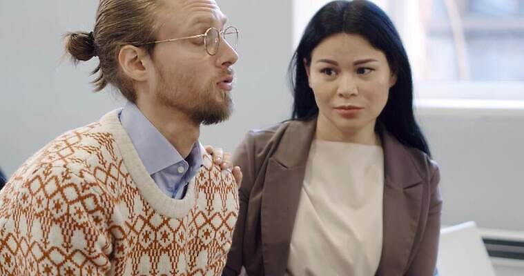 지도 의자 통신 사람 앉기 여러명 성인 믿음 검은색 듣기 모임 환자 자신감 원형 그룹 분석 상담 중독 정신과 정신과의사 조언 지원 치료사 헬프 안락 심리치료 4K MP4 해외동영상 카운슬러 클립영상 도형 직업 감정 컬러 가구 다수 컨셉 의학 모션 병원 치료 의사 도움 상담원 동영상 심리 파일형식