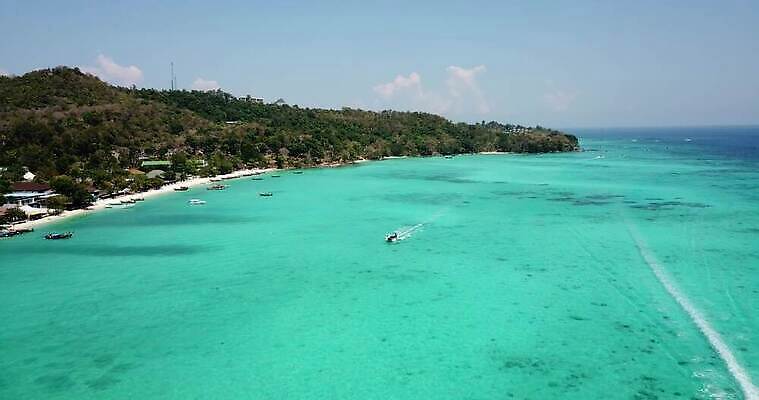 나무 아시아 모래 파도 바다 컬러 섬 여행 요트 태국 자연 하늘 휴가 열대 산 안테나 풍경 사람없음 초록색 물 여름 파란색 야자수 만 보트 산호 언덕 마야 항공촬영 드론 터키석 파라다이스 푸켓 그리너리 4K MP4 해외동영상 클립영상 자연요소 식물 계절 나라 뷰포인트 배_교통 통신 자포동물 보석 생태계 마야문명 동영상 파일형식 트랜드컬러
