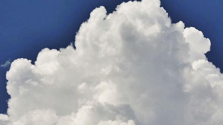 구름 컬러 백그라운드 자연 하늘 날씨 풍경 사람없음 야외 가로 여름 파란색 빛 햇빛 태양 뷰티 우주 환경 흰색 전원 분위기 장면 천국 솜털 스카이라인 내추럴 오존 적란운 천창 유일 4K 타임랩스 MOV 해외동영상 클립영상 자연요소 계절 컨셉 촬영기법 전기에너지 생태계 동영상 파일형식 구름_자연