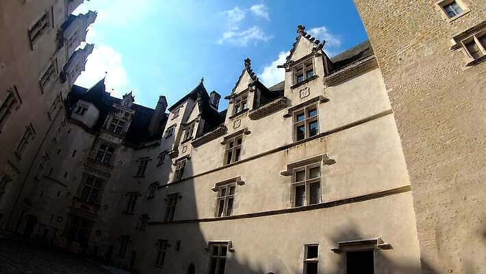 유럽 종교 여행 건축양식 사람없음 야외 건물 여행객 프랑스 성 중세 역사 천연기념물 프랑스어 랜드마크 4K MP4 해외동영상 클립영상 문자 건축물 건축 나라 사람 동영상 파일형식