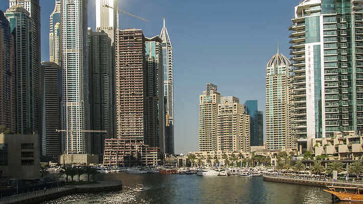 나무 여행 비즈니스 건축양식 모션 자동차 하늘 거리 사람없음 야외 건물 강 사무실 태양 탑 도시 시간 뜨거움 보트 고속도로 도심 큼 교차로 속도 바쁨 택시 서명 유아독존 4K 타임랩스 MOV 해외동영상 클립영상 자연요소 식물 건축물 건축 도로 길 육상교통 배_교통 승용차 촬영기법 크기 동영상 파일형식