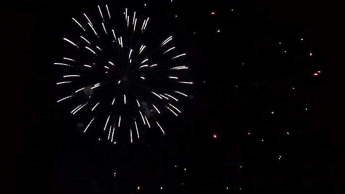 기념일 행복 크리스마스 캐나다 불 추상 휴가 불꽃 새해 기념 폭죽 불꽃놀이 이벤트 사람없음 컬러풀 파티 축제 미국 기쁨 자유 축하 저녁 폭발 쇼 경례 기념물 애국심 파열 빛망울 7월 광 독립 독립기념일 크리스마스이브 4K MOV 해외동영상 클립영상 자연요소 감정 컬러 컨셉 북아메리카 무늬 놀이 빛 인사 날짜 야간 동영상 파일형식