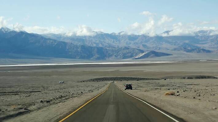 도로 선 모래 여행 자동차 유리 건조 사람없음 컬러풀 갈색 미국 운전 사막 고속도로 황무지 팔레트 분위기 아스팔트 부식 캘리포니아 지역 안심 사암 루트 오리지널 자동 특별함 1인칭시점 막 4K 건조기후 MP4 해외동영상 클립영상 시선 길 육상교통 컬러 컨셉 북아메리카 교통시설 모션 재질 돌 바위 동영상 파일형식