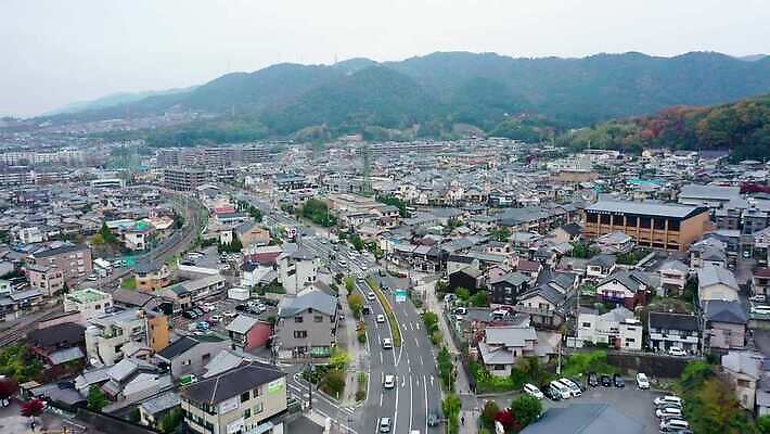 나무 공원 아시아 종교 도로 여행 단풍 건축양식 자동차 주택 안테나 사람없음 건물 물 강 도시풍경 컬러풀 여행객 마을 정원 일본 가을 도시 역사 교토 드론 랜드마크 방법 조감도 4K MOV 해외동영상 클립영상 자연요소 식물 건축물 계절 공공시설 건축 나라 길 육상교통 컬러 잎 통신 교통시설 사람 풍경 동영상 파일형식