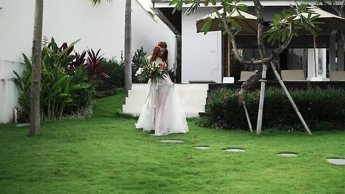 백인 커플 드레스 여자 기념일 남자 꽃 행복 꽃다발 신랑 결혼 이동 신혼부부 호텔 결혼식 휴가 사랑 한명 이벤트 여름 파티 귀여움 흰색 축하 가운 생일 저녁 빌라 휴양지 바둑 MOV 해외동영상 클립영상 서양인 식물 1 부부 옷 계절 감정 컬러 컨셉 관계 놀이 숙소 주택 사람 장소 야간 신혼 동영상 파일형식