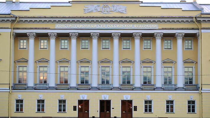 외관 건축양식 벽돌 주택 사람없음 건물 노란색 회색 흰색 기둥 도시 역사 클래식 러시아 법 시멘트 공정 법원 단계 고발 법정 엘리먼트 옛날 정부 헌법 MOV 해외동영상 클립영상 건축물 건축 유럽 컬러 컨셉 동영상 파일형식