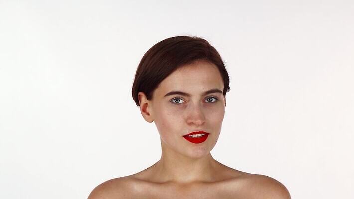 모델 웰빙 여자 갈색머리 실내 건강 한명 미소 웃음 빨간색 뷰티 섹시 유행 화장품 터치 신선 화려 우아함 매끈함 누드 유혹 미용사 소중 피부 순수 피부관리 고립 단아함 섹슈얼리티 4K MOV 해외동영상 클립영상 직업 1 헤어스타일 컬러 컨셉 표정 사람 내부 신체부위 감각 동영상 파일형식