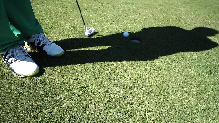 직업 라이프스타일 남자 스포츠 백그라운드 곡선 골프 공 골프장 자연 놀이 휴가 기술 사람없음 초록색 운동 경쟁 장비 게임 흰색 우승 구멍 골퍼 강의 상패 연습 그네 클럽 시작 슛 점수 넣기 땅바닥 승자 토너먼트 퍼터 플레이어 4K MOV 해외동영상 클립영상 선 컬러 컨셉 스포츠시설 모션 운동선수 바닥 건강 사람 생활 구기 최고 상_우승 생태계 동영상 파일형식