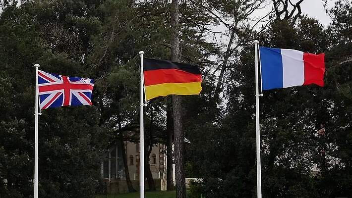 배너 영어 별 문화 물결 여행 미래 출입구 영국 잉글랜드 독일 사람없음 야외 경제 세계 자유 프랑스 뉴스 큼 투표 민주주의 깃대 잭 애국심 프랑스어 대통령 떠남 삼색 왕국 위기 전국 정부 MP4 해외동영상 슬로모션 클립영상 자연요소 문자 유럽 컨셉 모션 촬영기법 크기 선거 동영상 파일형식
