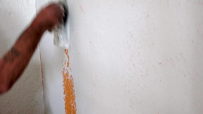 직업 벽 컬러 포즈 건축양식 노동자 주택 실내 사람없음 내부 건물 장식 인테리어 컬러풀 노란색 페인트 방 공구 붓 업무 수리 모종삽 천장 롤러 화가 부활 건축업자 계약자 공예가 미장 석고 업그레이드 건설근로자 4K MP4 해외동영상 클립영상 건축물 디자인 건축 도구 작업 삽 계약 동영상 파일형식