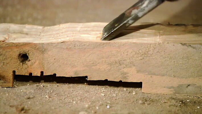 손 조각 기술 손잡이 사람없음 목재 장비 공구 업무 닫기 널 자르기 목수 질감 날카로움 목공예 공예가 수목 커터 톱밥 핸드메이드 MOV 해외동영상 클립영상 나무 직업 재료 모션 신체부위 도구 작업 가루 공예 동영상 파일형식