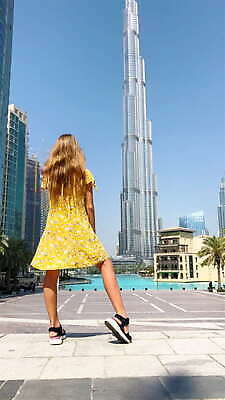 모델 라이프스타일 여자 여행 백그라운드 건축양식 하늘 호텔 휴가 파노라마 한명 사람 야외 건물 물 여름 파란색 도시풍경 섹시 여행객 걷기 고층빌딩 궁전 낭만 도시 고급 휴양지 시력 스카이라인 아랍에미리트 두바이 랜드마크 아랍어 인기 MOV 해외동영상 클립영상 자연요소 1 건축물 계절 건축 컬러 컨셉 고건축 중동 모션 숙소 촬영기법 풍경 빌딩 생활 장소 동영상 파일형식