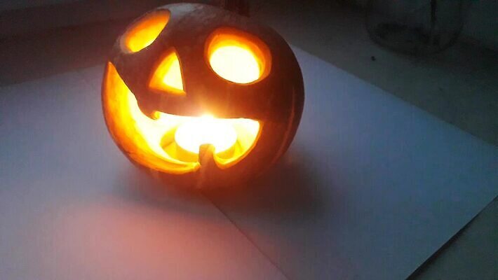 전통 계절 얼굴 백그라운드 오렌지 호박 불 휴가 불꽃 사람없음 장식 빛 검은색 어둠 할로윈 가을 등불 축하 야간 무서움 심볼 잭 목각 10월 나쁜 호러 MP4 해외동영상 클립영상 자연요소 감정 컬러 컨셉 채소 과일 조명 신체부위 날짜 공포 동영상 파일형식