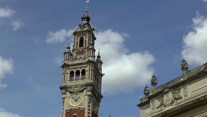 구름 유럽 건축양식 하늘 파노라마 사람없음 탑 궁전 프랑스 도시 센터 역사 회의실 상업 종탑 프랑스어 구시가지 랜드마크 MP4 해외동영상 클립영상 자연요소 문자 건축물 건축 나라 고건축 촬영기법 동영상 파일형식