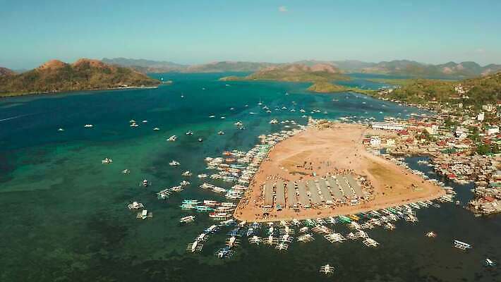 아시아 바다 섬 여행 산 풍경 사람없음 물 도시풍경 여행객 마을 항구 만 보트 시장 가난 언덕 포트 타운 랜드마크 빈민가 4K MOV 해외동영상 클립영상 자연요소 나라 컨셉 배_교통 교통시설 사람 도시 동영상 파일형식