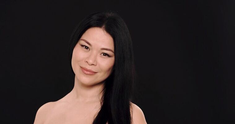 모델 여자 얼굴 백그라운드 건강 한명 사람 동양인 성인 치료 뷰티 유행 화장품 시원함 피부 즐거움 테라피 섞기 유라시아 4K MP4 해외동영상 클립영상 1 감정 유럽 아시아 의학 인종 신체부위 동영상 파일형식