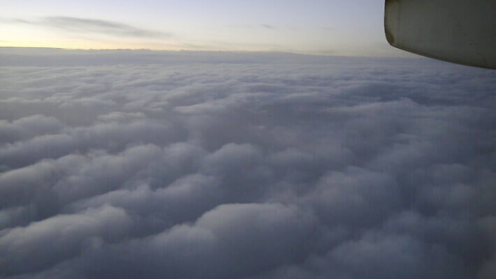 하늘 비행기 사람없음 야외 평화 솜털 그린란드 조감도 몽환 수평선 MOV 해외동영상 클립영상 섬 컨셉 항공교통 대중교통 덴마크 동영상 파일형식